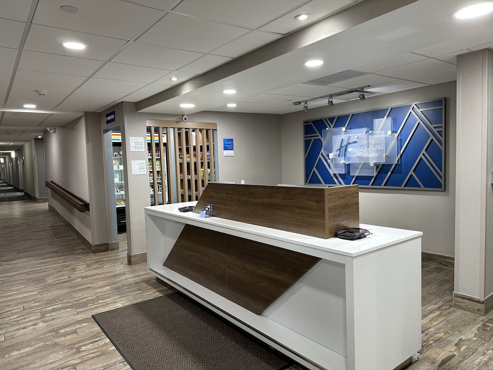 Holiday Inn Express & Suites Eden Prairie – Minneapolis by IHG