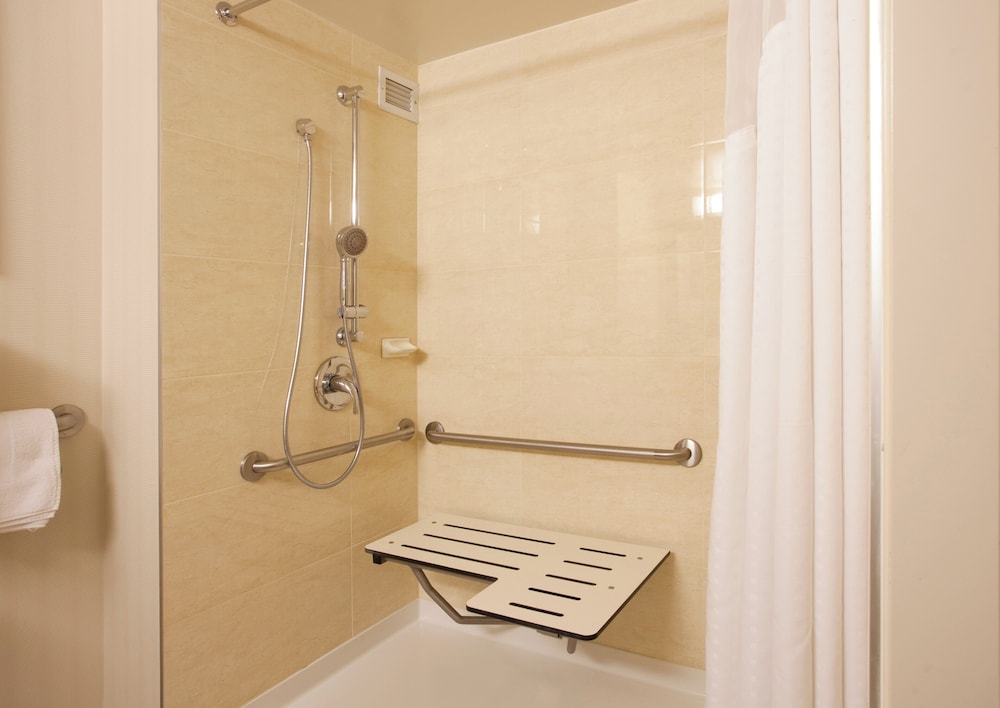 Holiday Inn Vancouver Centre by IHG photo 5