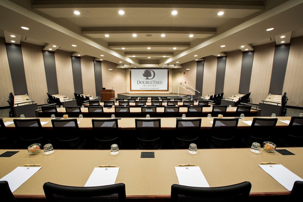 DoubleTree by Hilton Wichita Airport photo 4