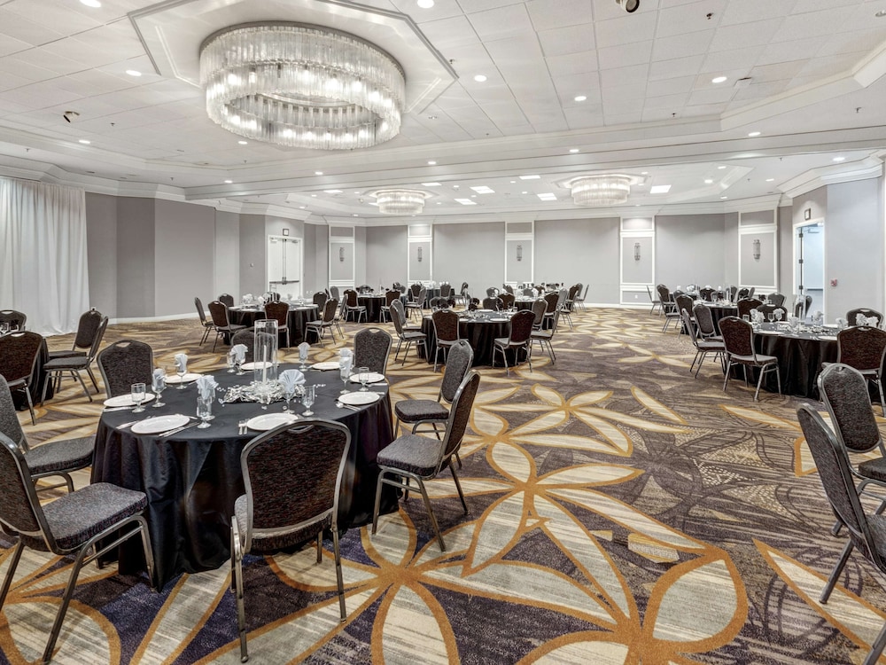 DoubleTree by Hilton Wichita Airport photo 3