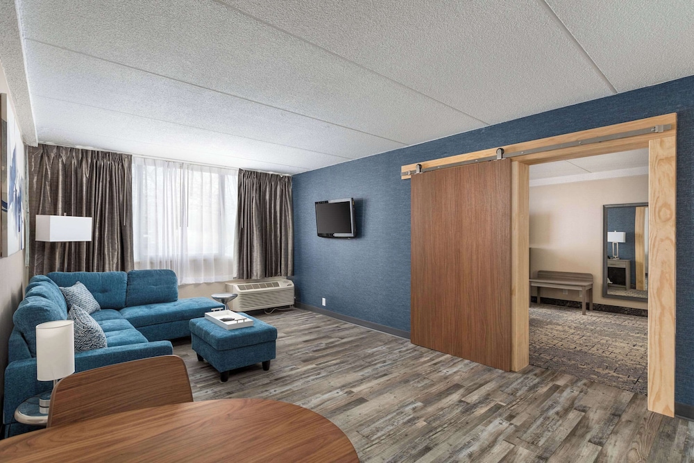 Clarion Hotel & Convention Center Joliet