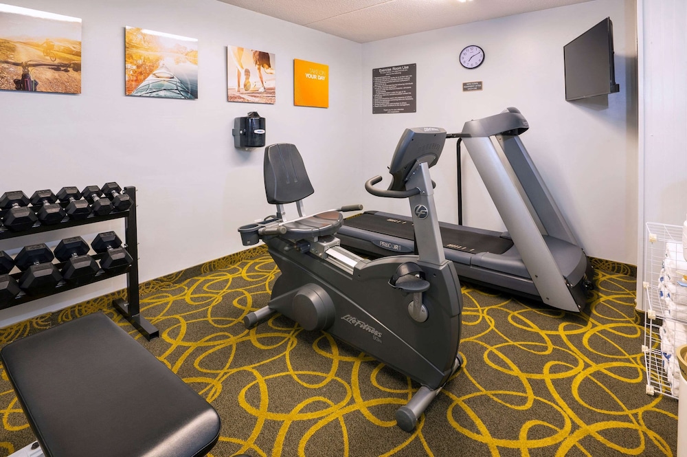 Comfort Hotel & Suites