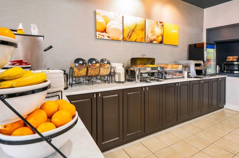 Comfort Hotel & Suites photo 5