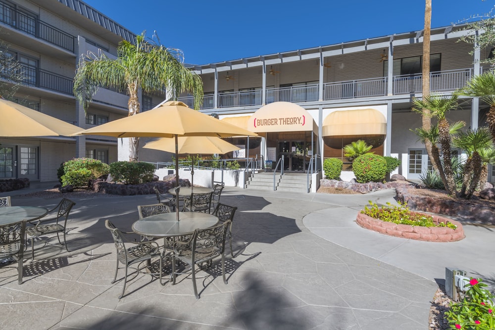 Holiday Inn & Suites Phoenix Airport North by IHG