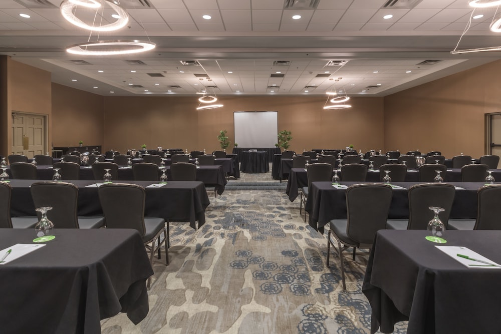 Holiday Inn & Suites Phoenix Airport North by IHG