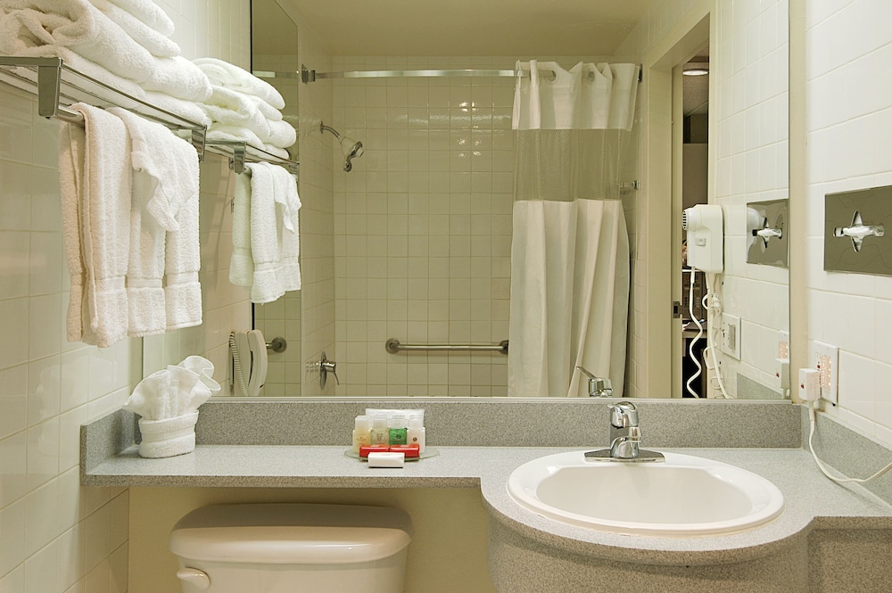 Ramada Plaza by Wyndham West Hollywood Hotel & Suites