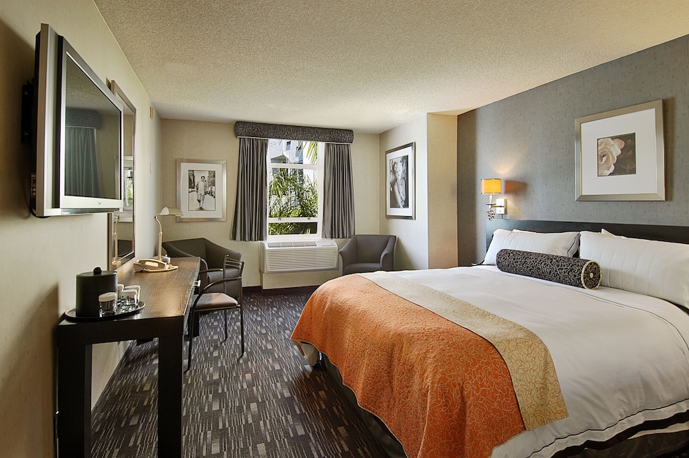 Ramada Plaza by Wyndham West Hollywood Hotel & Suites photo 2