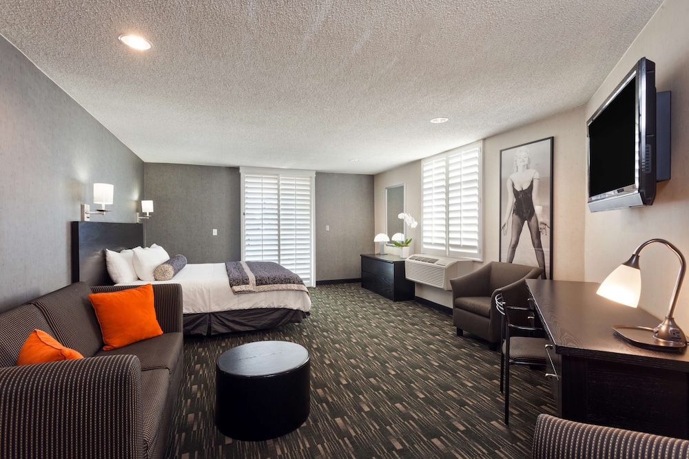 Ramada Plaza by Wyndham West Hollywood Hotel & Suites photo 3