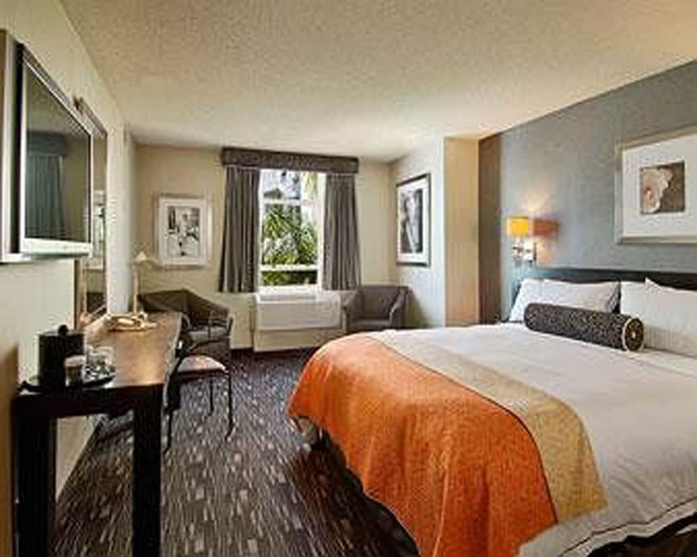 Ramada Plaza by Wyndham West Hollywood Hotel & Suites