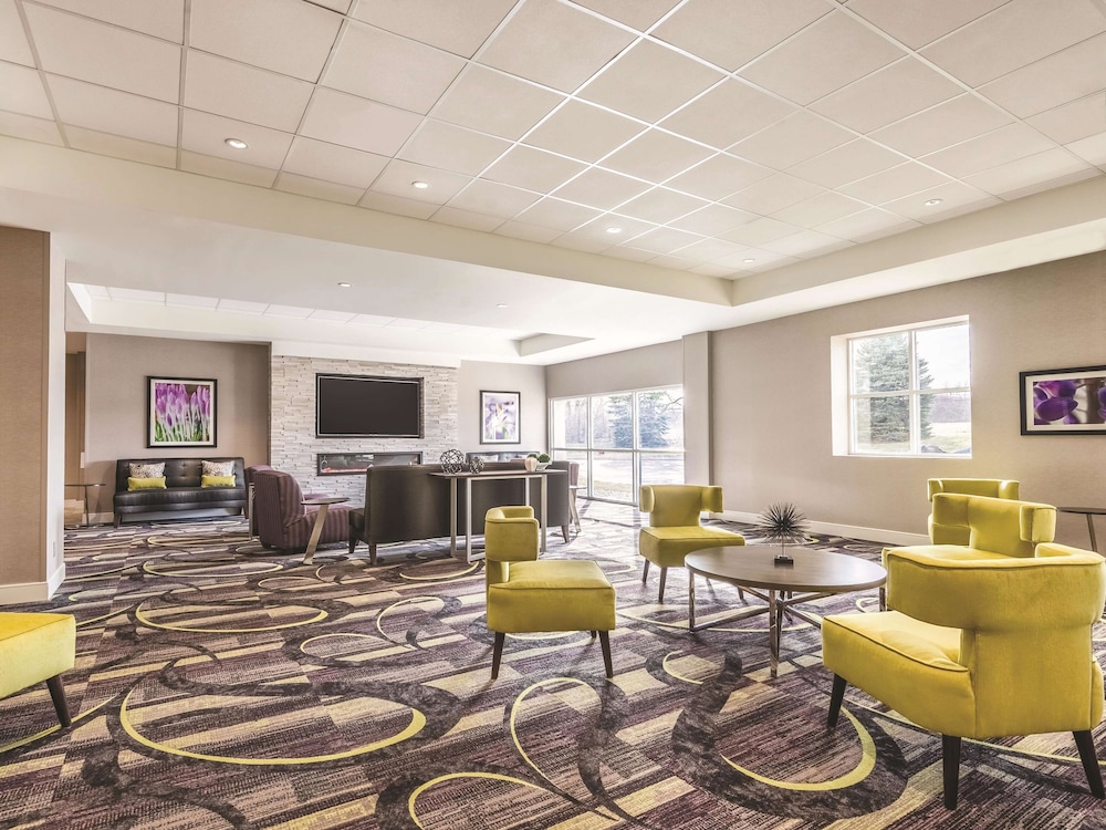 La Quinta Inn & Suites by Wyndham Cincinnati Sharonville