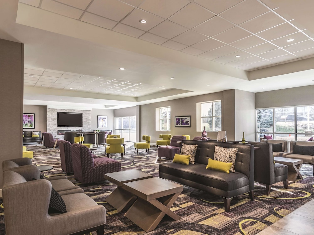La Quinta Inn & Suites by Wyndham Cincinnati Sharonville
