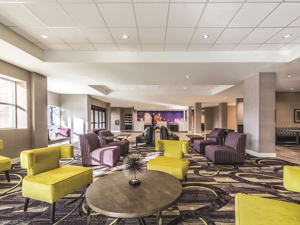 La Quinta Inn & Suites by Wyndham Cincinnati Sharonville