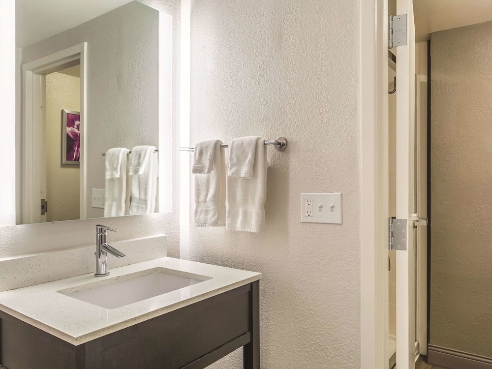 La Quinta Inn & Suites by Wyndham Columbia / Fort Meade