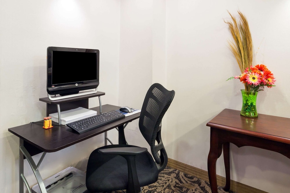 Days Inn by Wyndham Seatac Airport