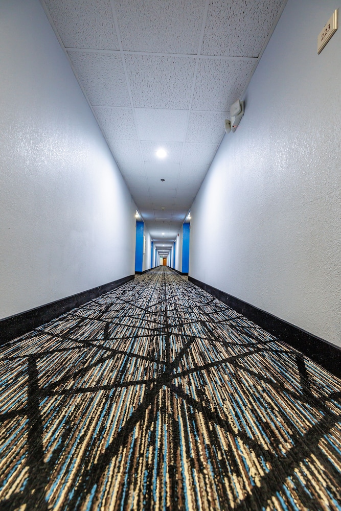 New Victorian Inn & Suites