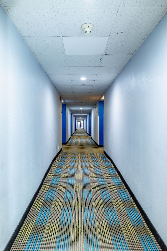 New Victorian Inn & Suites