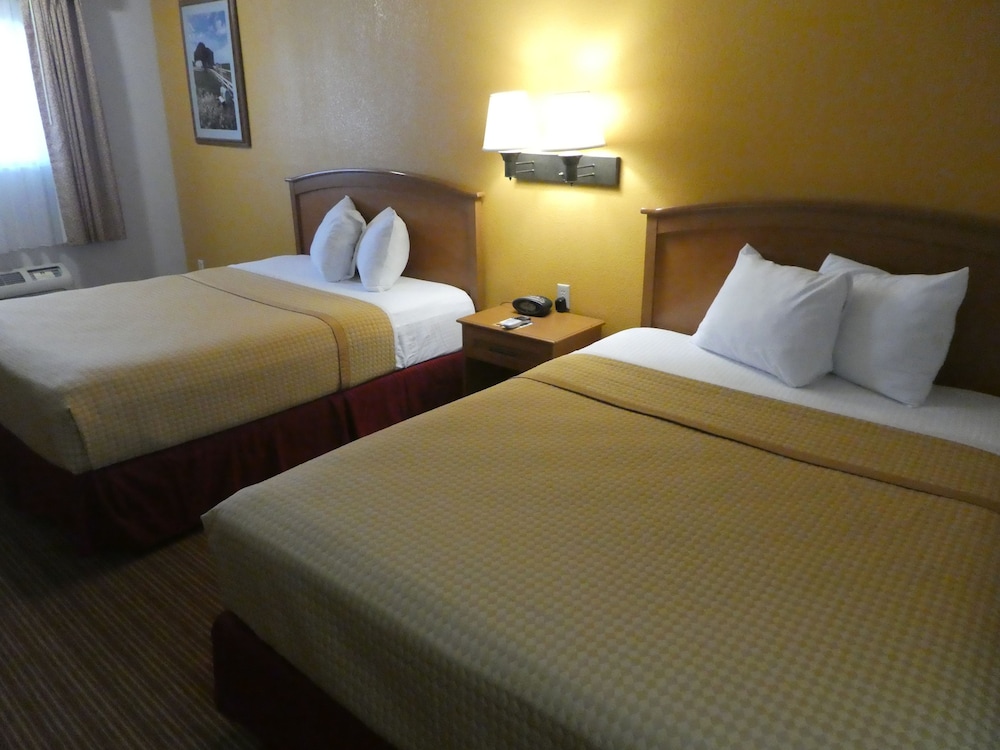Travelodge by Wyndham Lemoore Near Naval Air Station