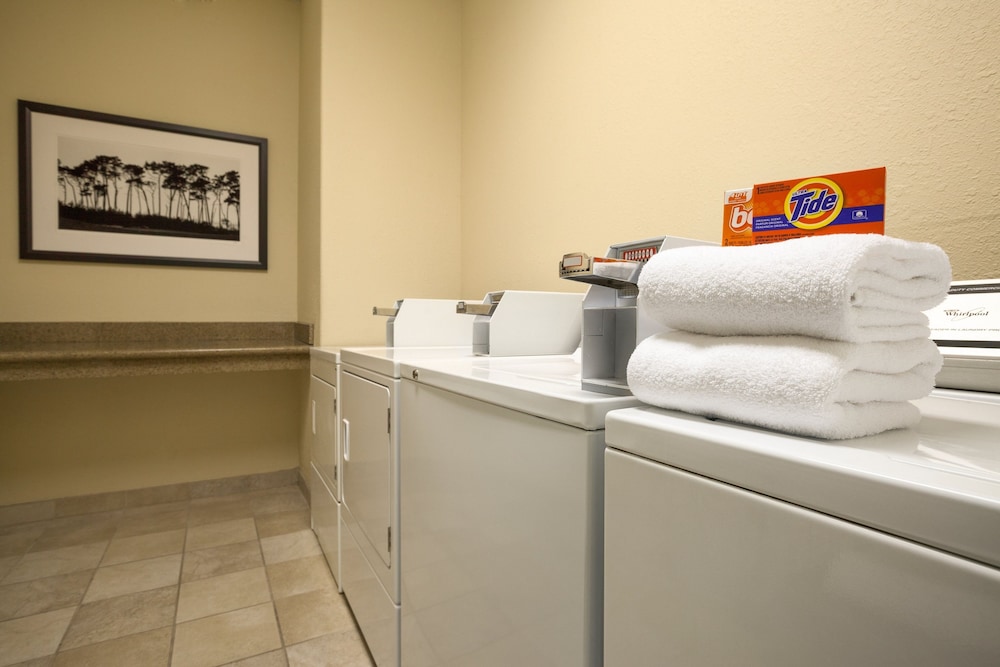 Travelodge Suites by Wyndham Regina / Eastgate Bay
