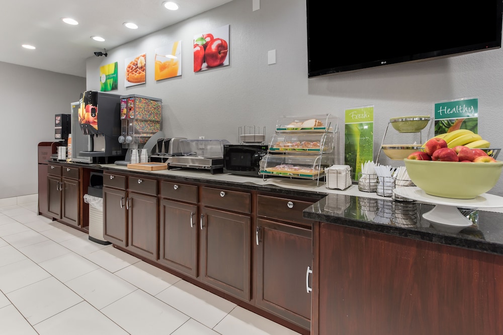 Quality Inn & Suites Cincinnati Uptown Norwood