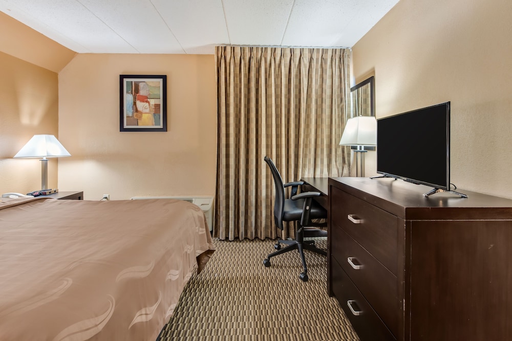 Quality Inn & Suites Cincinnati Uptown Norwood