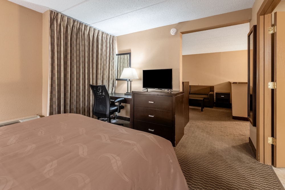 Quality Inn & Suites Cincinnati Uptown Norwood