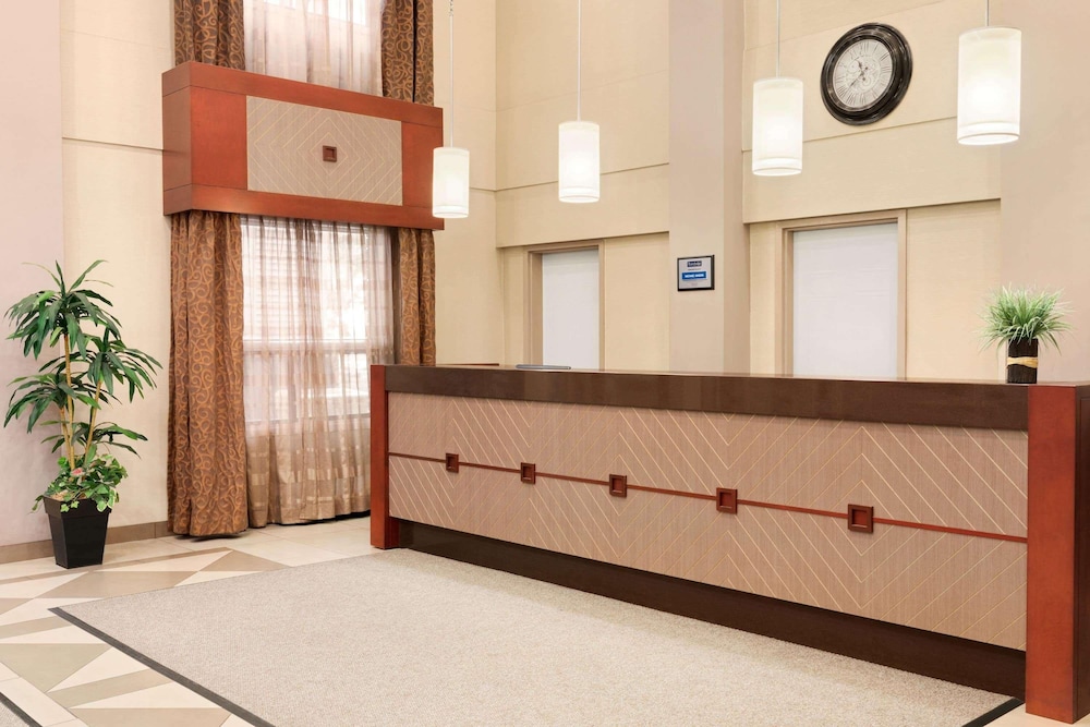 Travelodge by Wyndham Oshawa Whitby