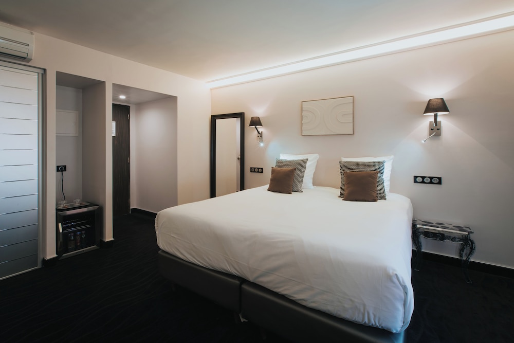 Henry II Hotel photo 3