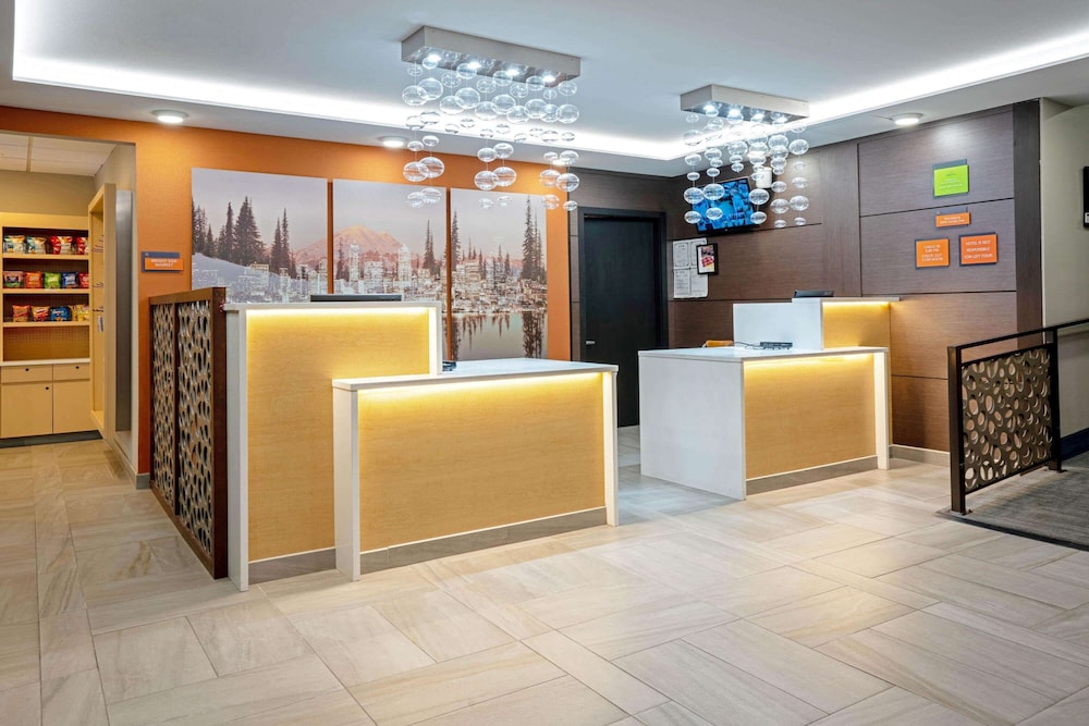 La Quinta Inn & Suites by Wyndham Seattle Federal Way