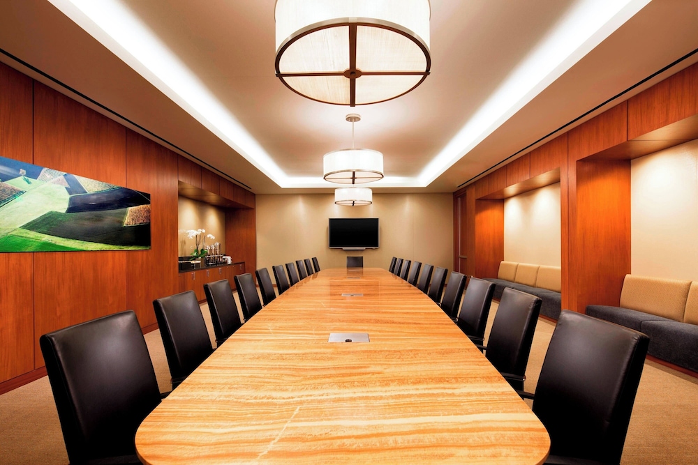 Sheraton Fairplex Suites & Conference Center photo 5