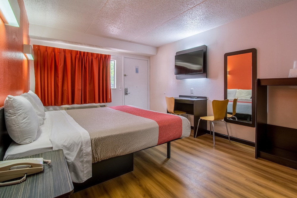 Motel 6 Ashland, OH
