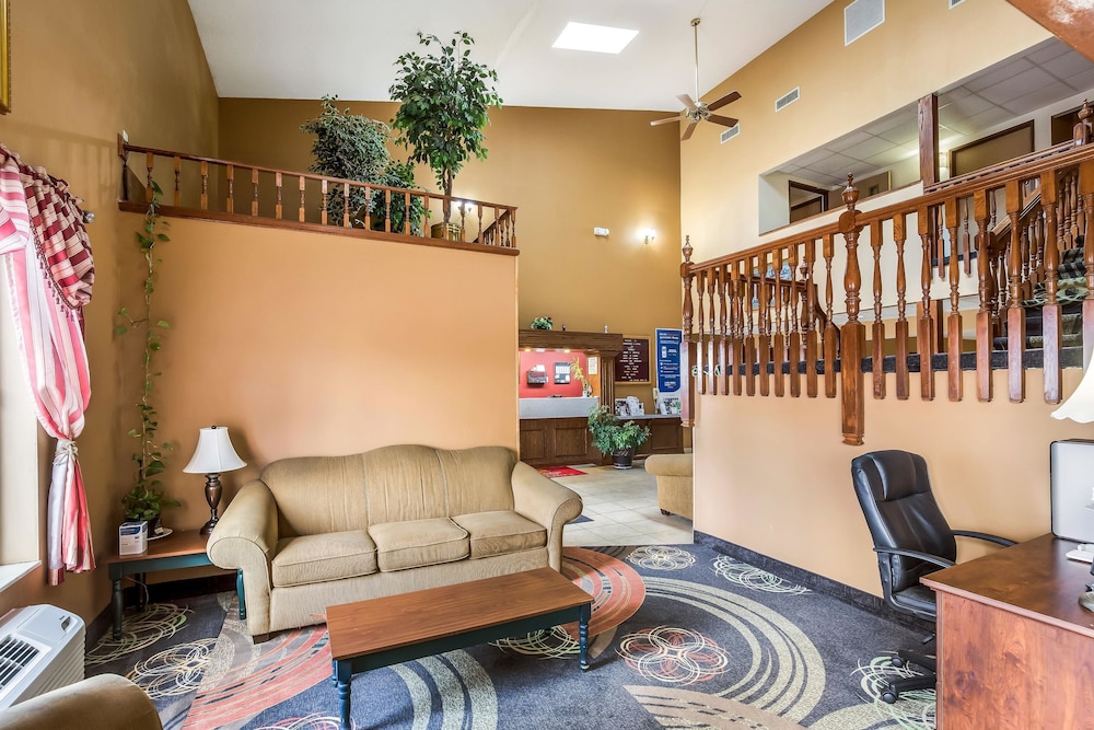 Econo Lodge Inn & Suites Fairview Heights - St. Louis