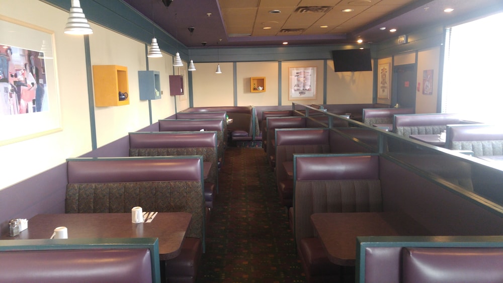 Ramada by Wyndham Abbotsford photo 5