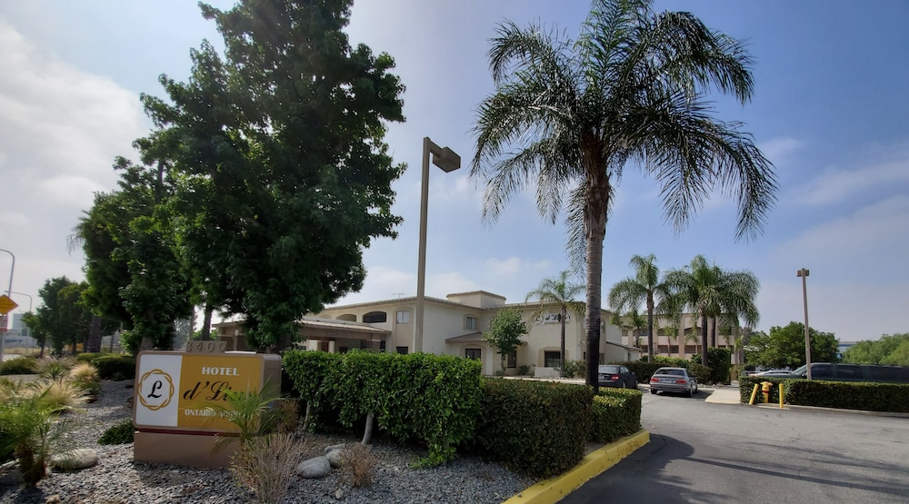 Hotel d’Lins Ontario Airport