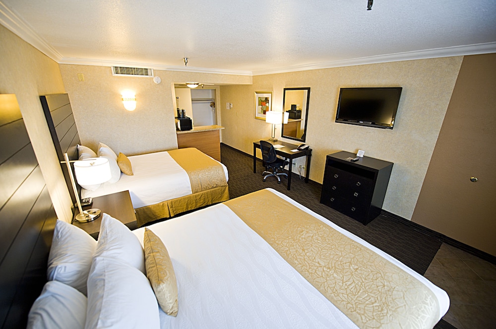 Hotel d’Lins Ontario Airport