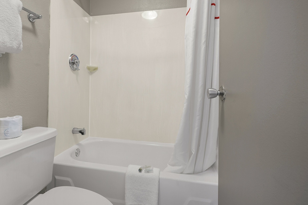 Red Roof Inn Detroit - Royal Oak/ Madison Heights