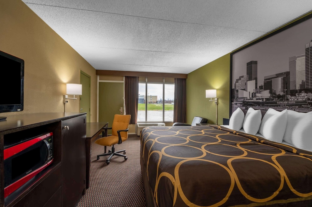 Super 8 by Wyndham Perrysburg/Toledo