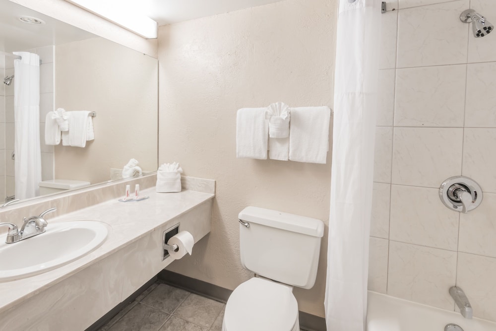 Columbus Grand Hotel & Banquet Center