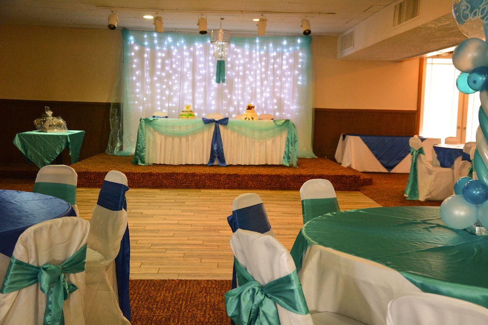 Columbus Grand Hotel & Banquet Center