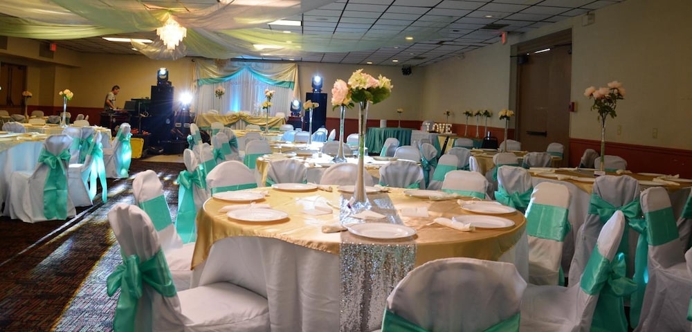 Columbus Grand Hotel & Banquet Center