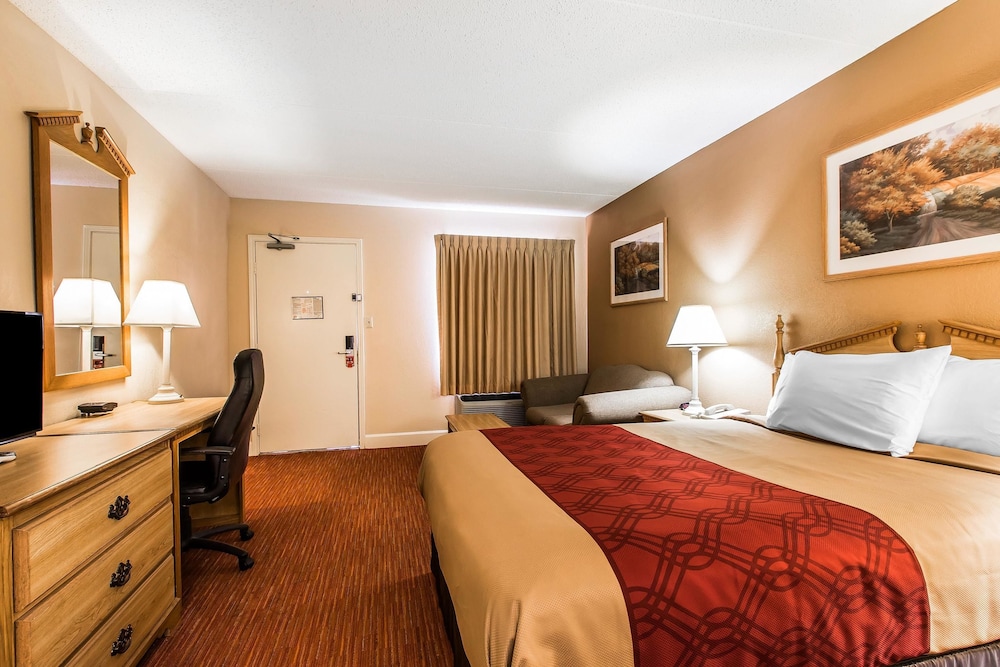 Econo Lodge Inn & Suites Huntsville University Area