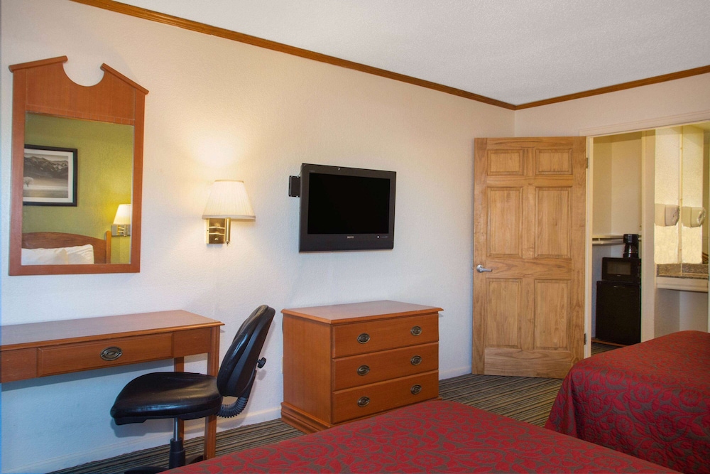 Days Inn by Wyndham Wichita West Near Airport