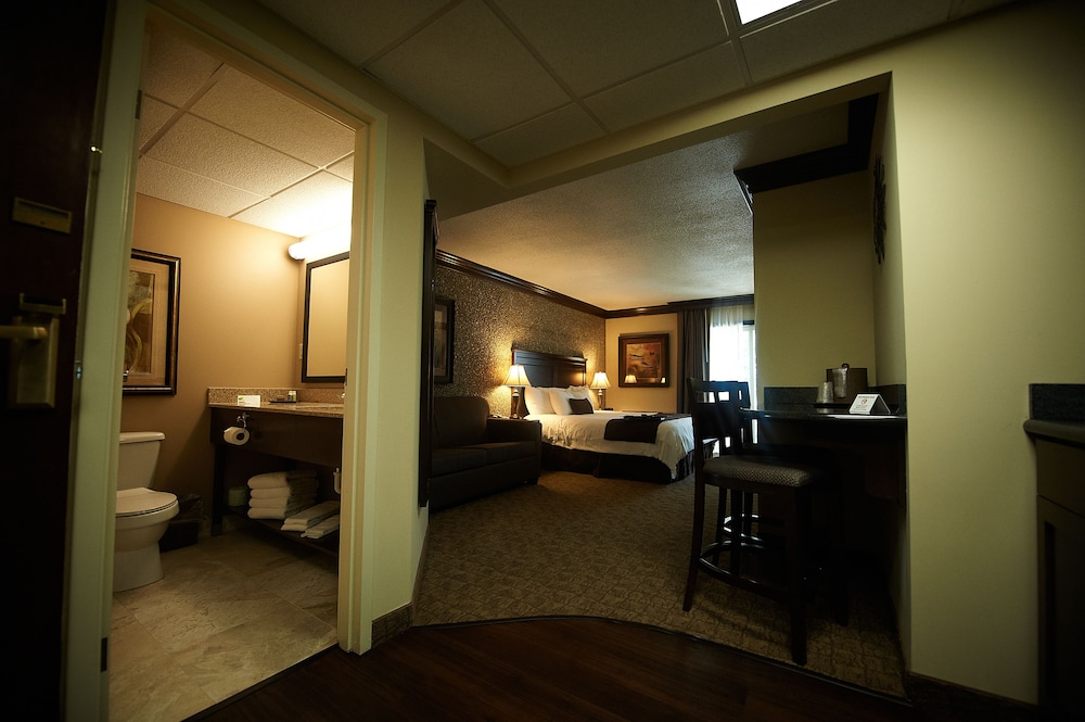 Fourwinds Lakeside Inn & Marina