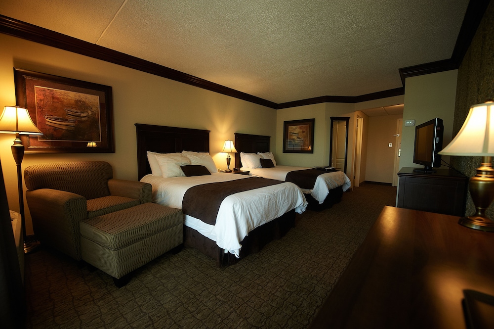 Fourwinds Lakeside Inn & Marina