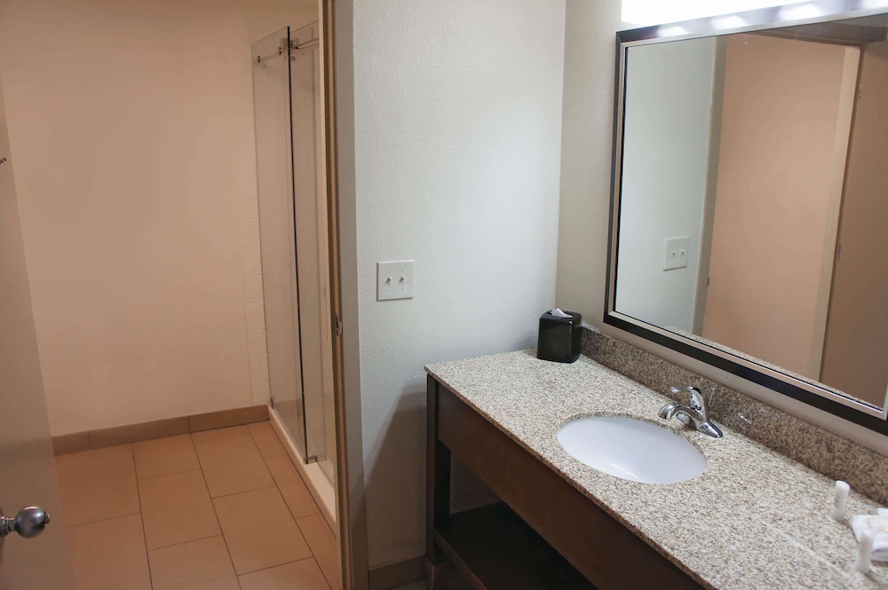 La Quinta Inn & Suites by Wyndham Oakland - Hayward