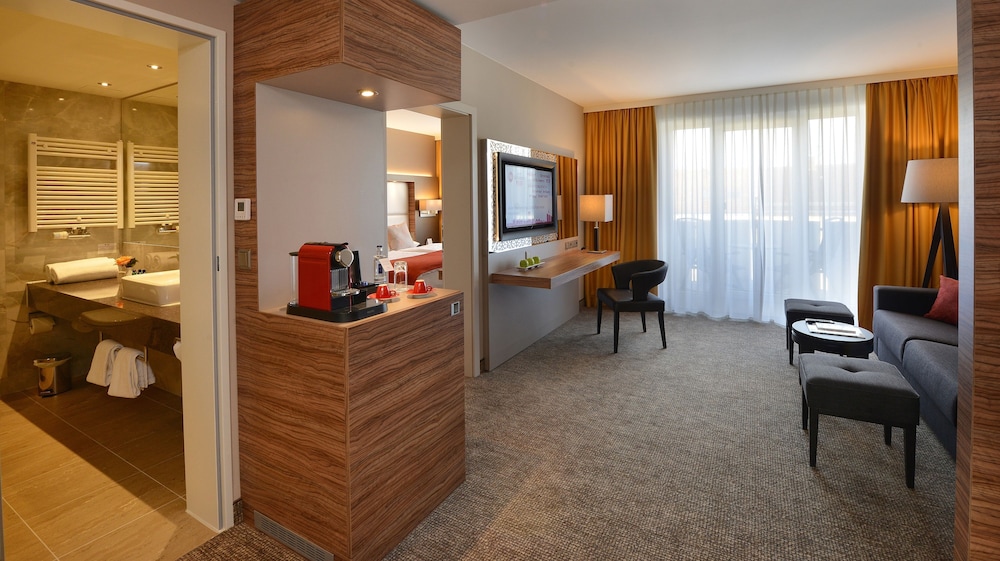 Best Western Plus Delta Park Hotel