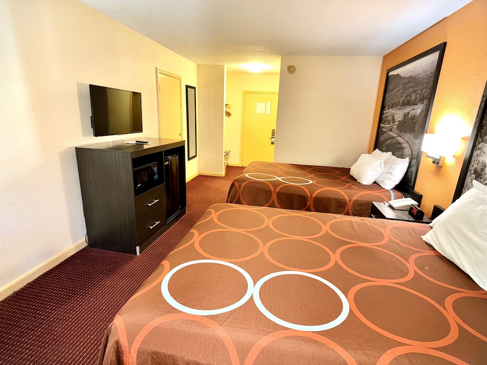 Super 8 by Wyndham Hillsville