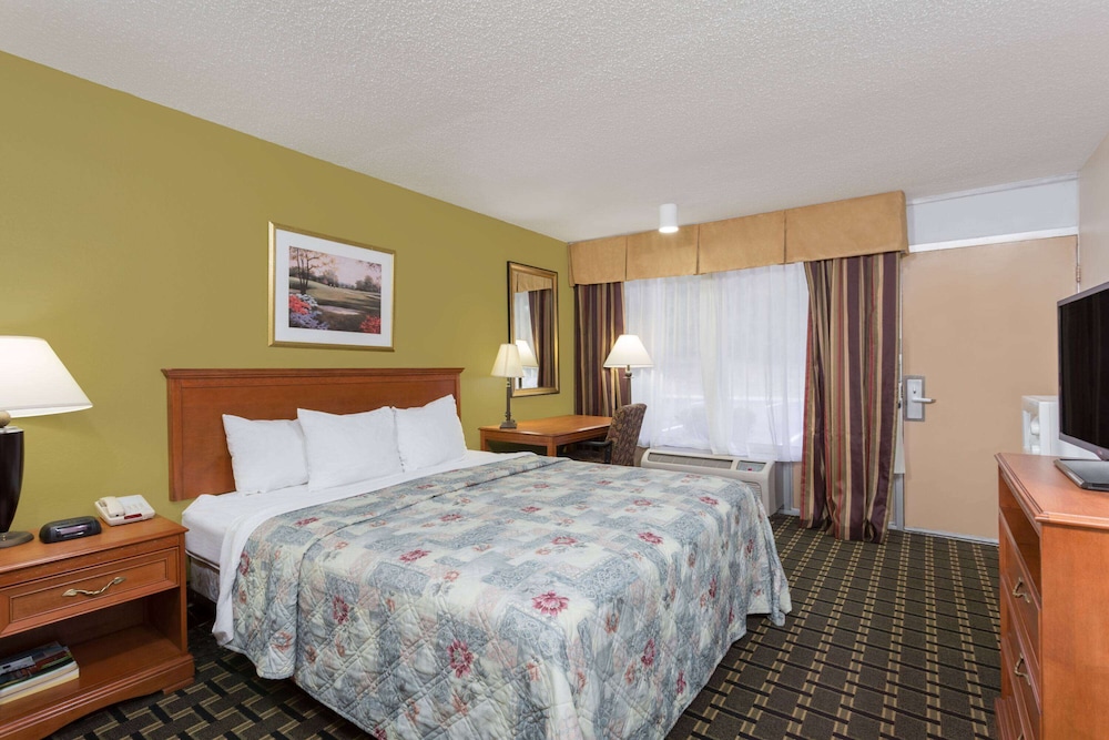 Days Inn & Conf Center by Wyndham Southern Pines Pinehurst