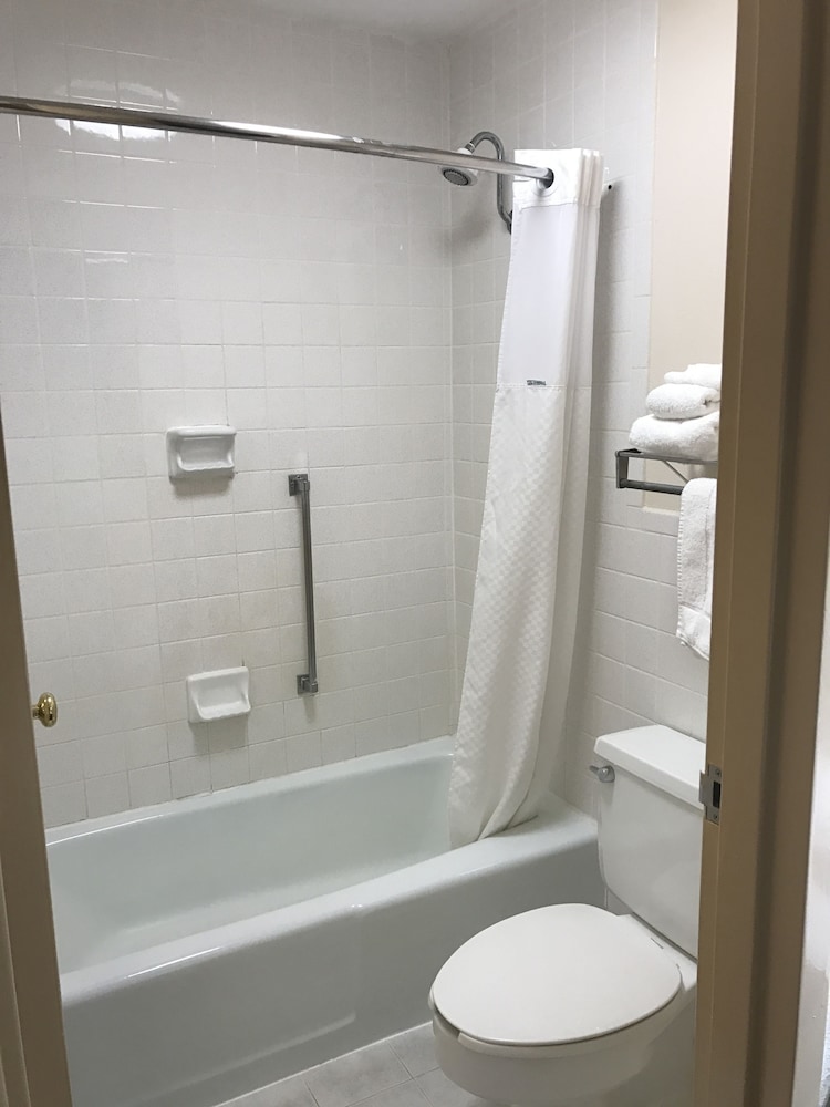 Days Inn & Conf Center by Wyndham Southern Pines Pinehurst