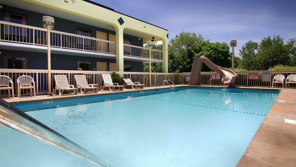 Best Western Cades Cove Inn