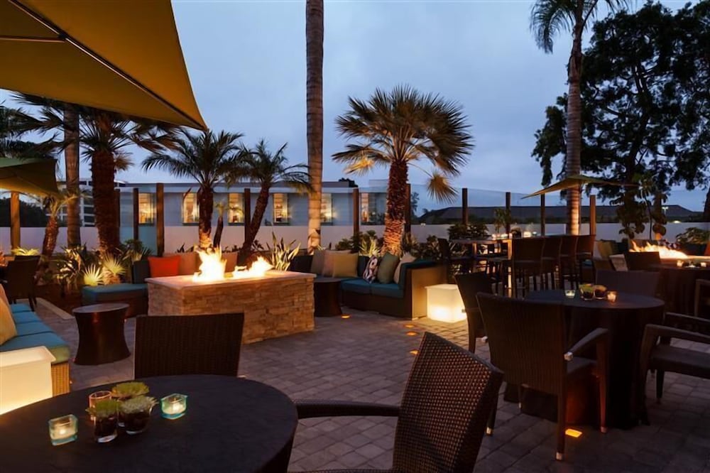 Embassy Suites by Hilton San Diego La Jolla